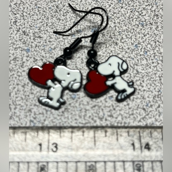 2/20 🐾cute SNOOPY/cartoon/nostalgic earrings NWOT - Picture 3 of 3